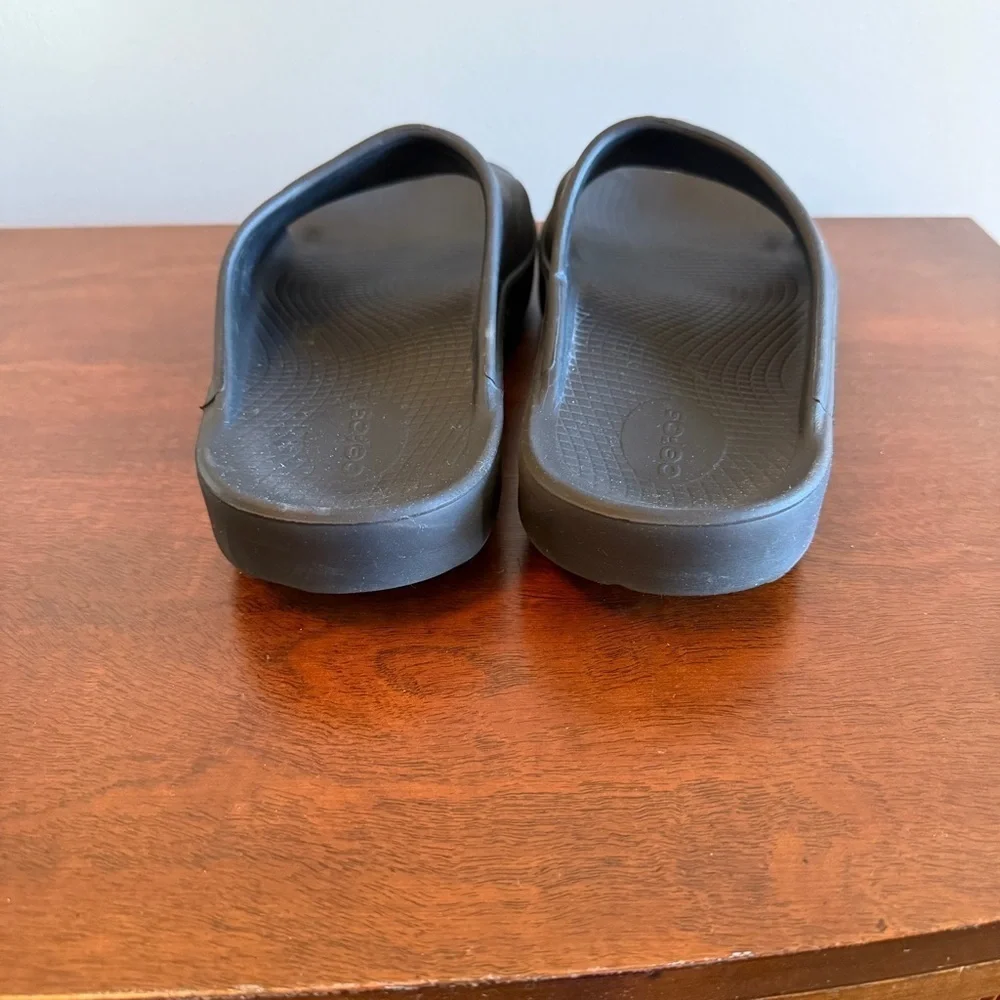 OOFOS Men’s Black Slide Sandals Recovery Shoes Size 8